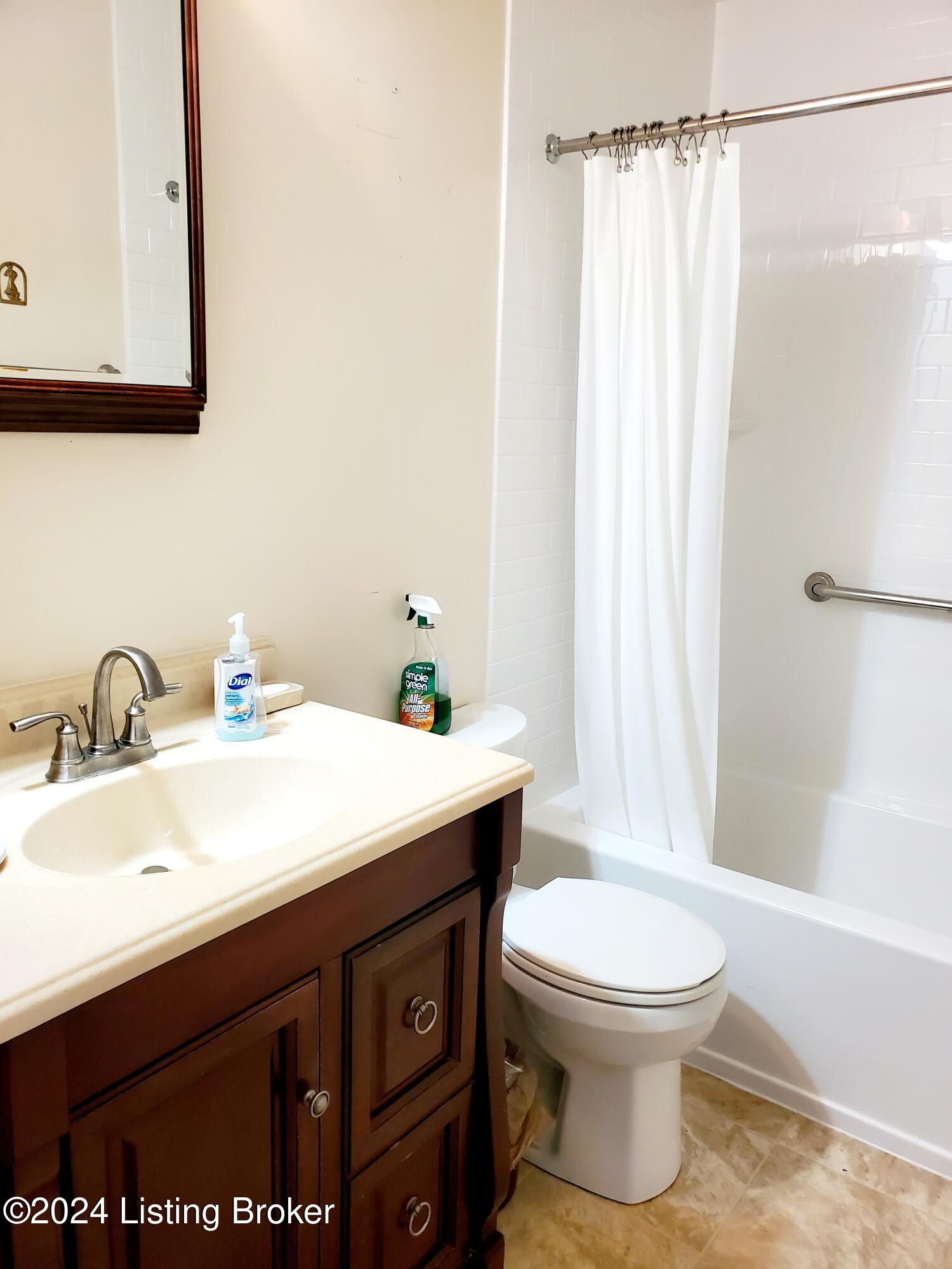866 Ridgeview Drive Frankfort, KY 40601 - Photo 10 of 20 Guest Full Bath