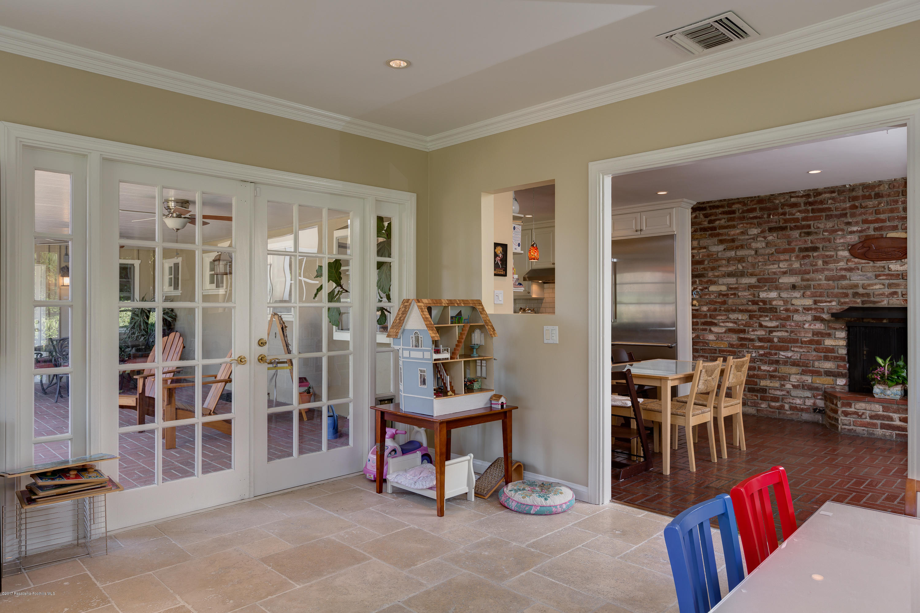 3740 Greenhill Road Pasadena, CA 91107 - Photo 7 of 23 a living room with furniture