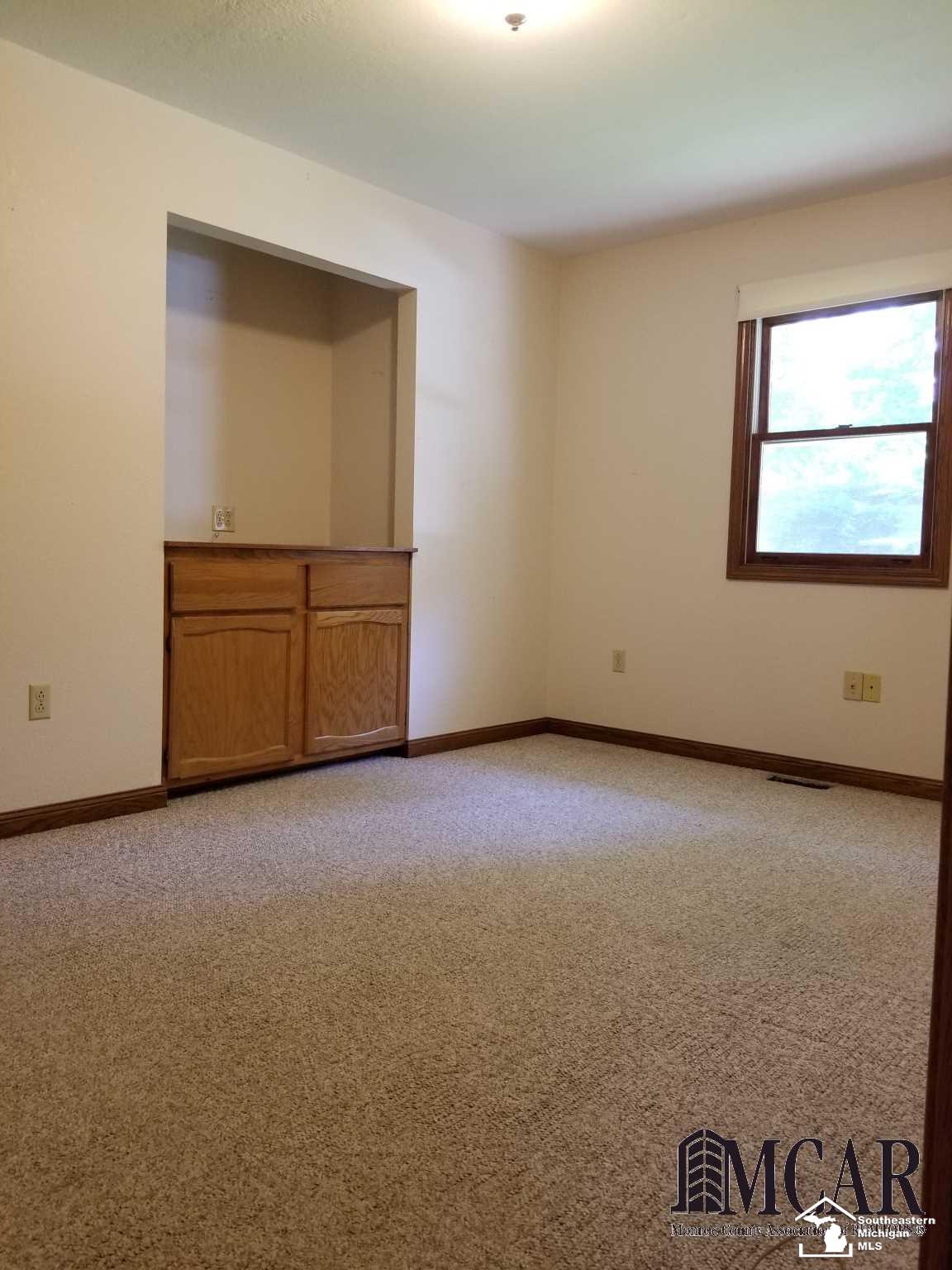 9115 Oakridge Road Temperance, MI 48182 - Photo 7 of 14