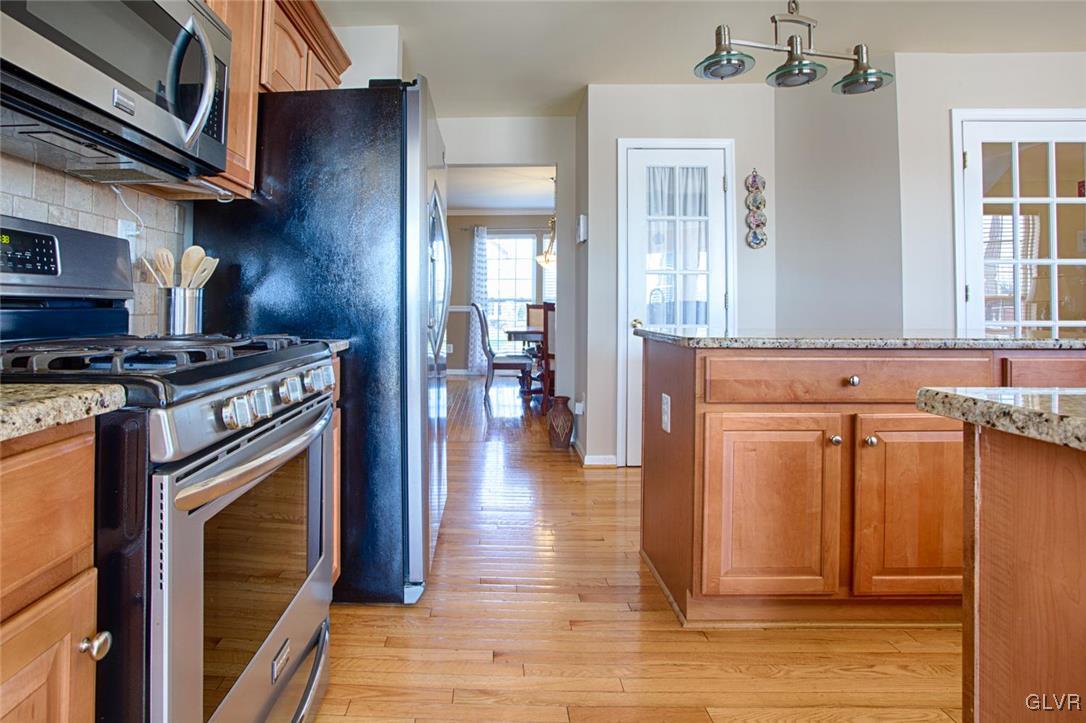 Stainless Appliances, center island, granite, unde