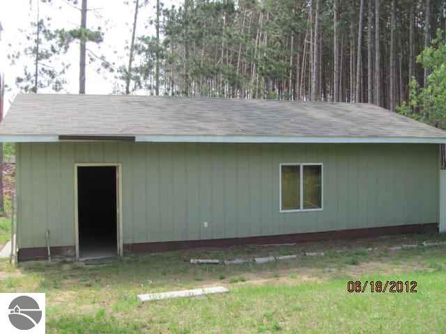 12140 Aylsworth Road Beulah, MI 49617 - Photo 24 of 25 1738061-23.JPG