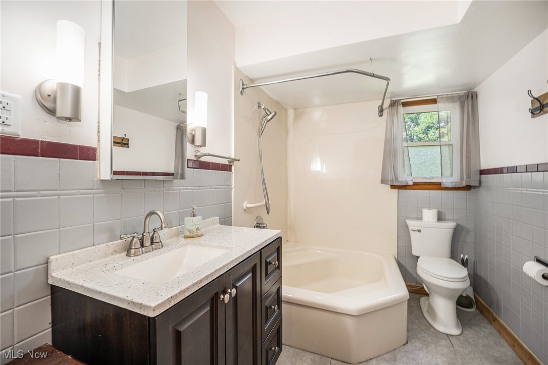 6362 Stumph Road Cleveland, OH 44130 - Photo 10 of 20 The 1st floor bathroom.