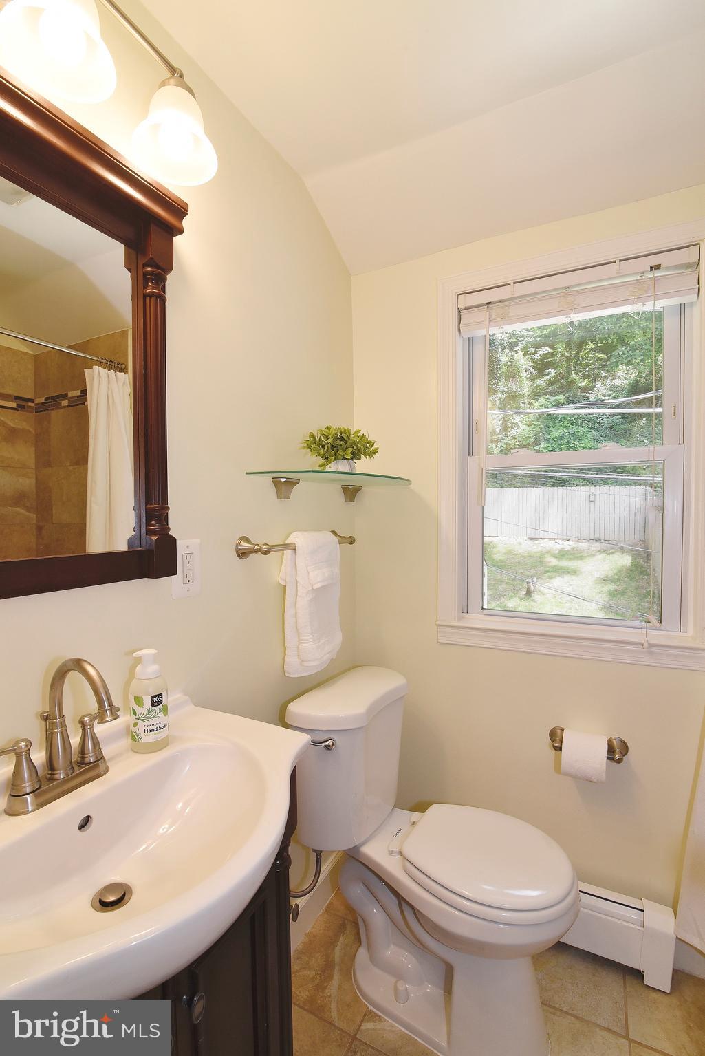 3727 South Kemper Road Arlington, VA 22206 - Photo 15 of 25 Bathroom 1