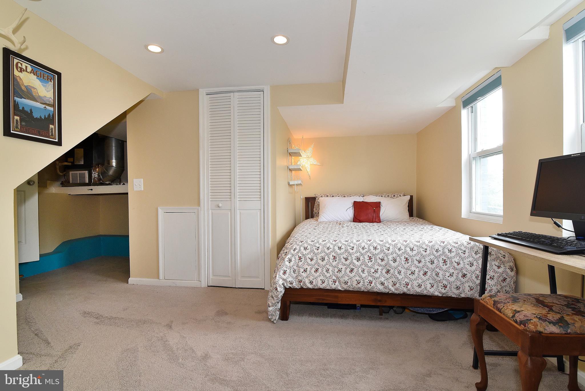 3727 South Kemper Road Arlington, VA 22206 - Photo 19 of 25 Bedroom 3 / Home Office