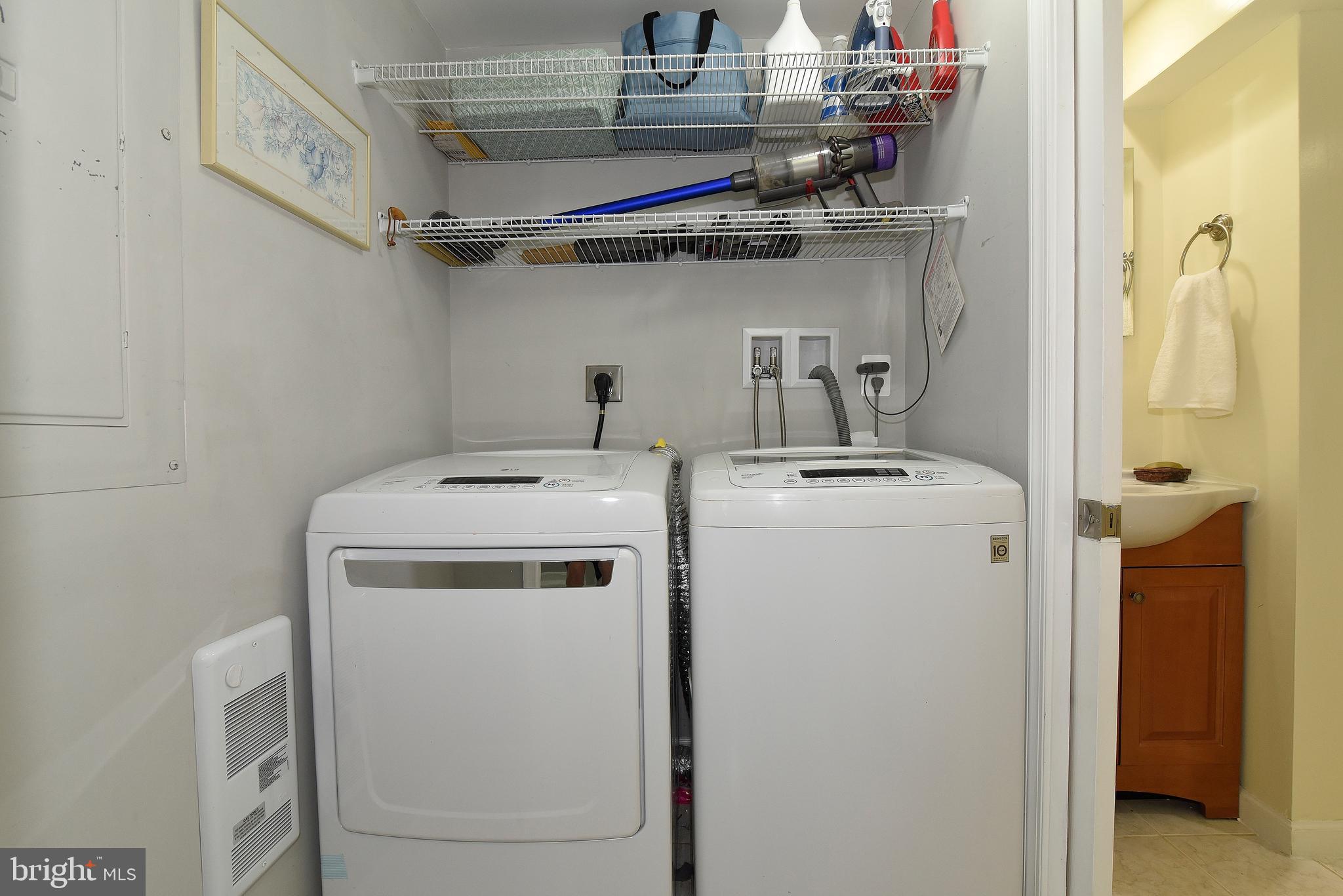 3727 South Kemper Road Arlington, VA 22206 - Photo 21 of 25 Washer-Dryer