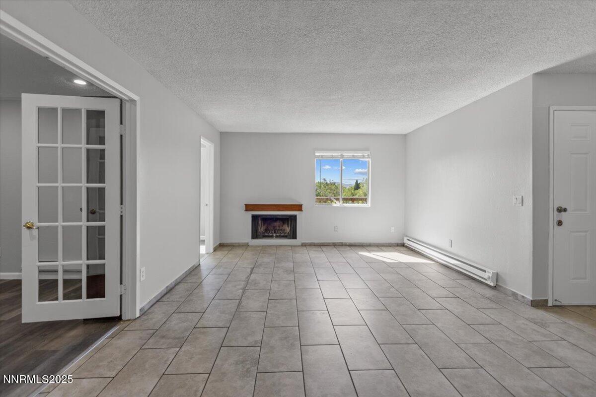 2090 Highview Court, Unit 7 Reno, NV 89512 - Photo 4 of 18 Living Room
