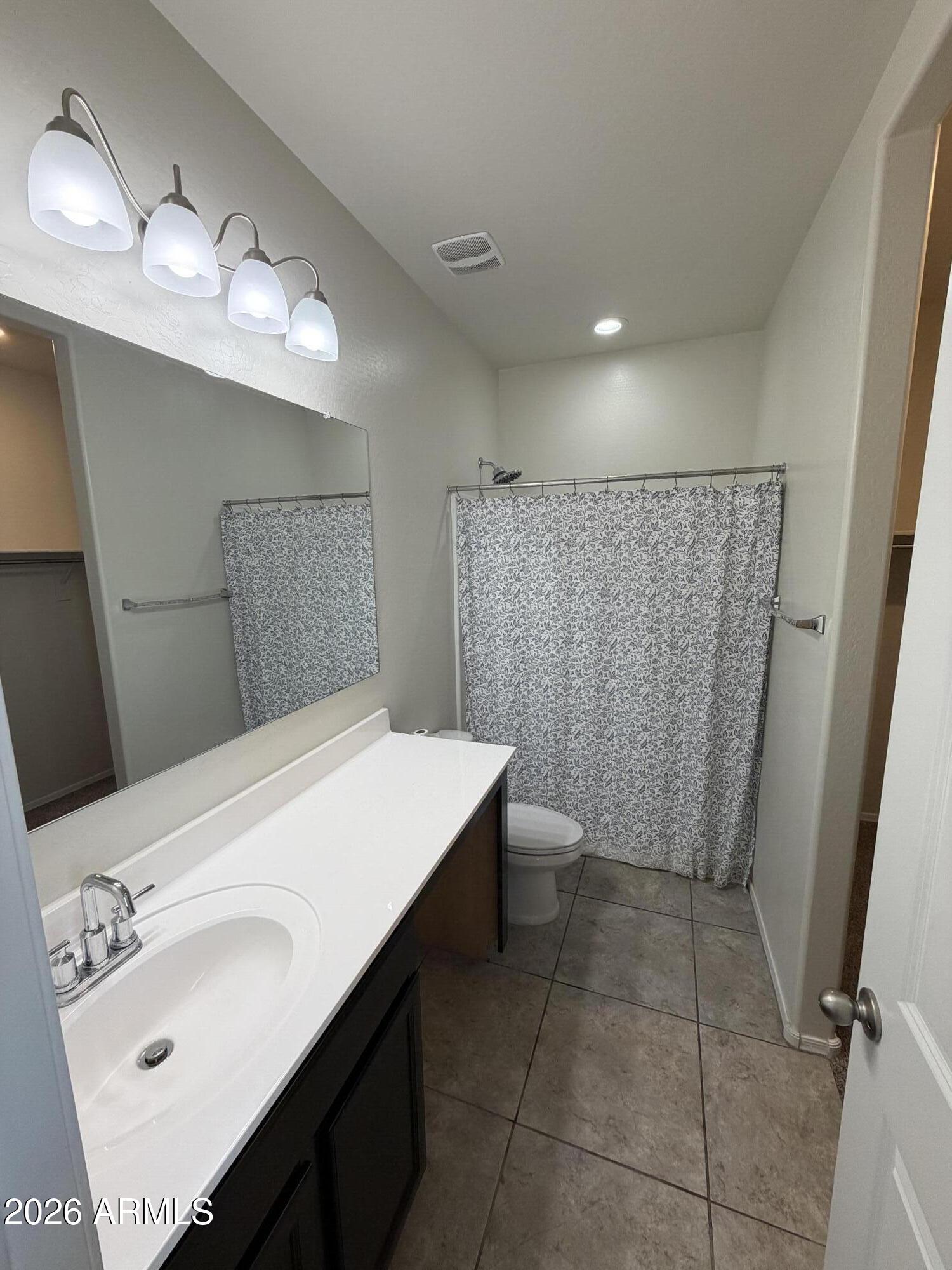 7836 West Riverside Avenue Phoenix, AZ 85043 - Photo 11 of 24 Primary Bathroom