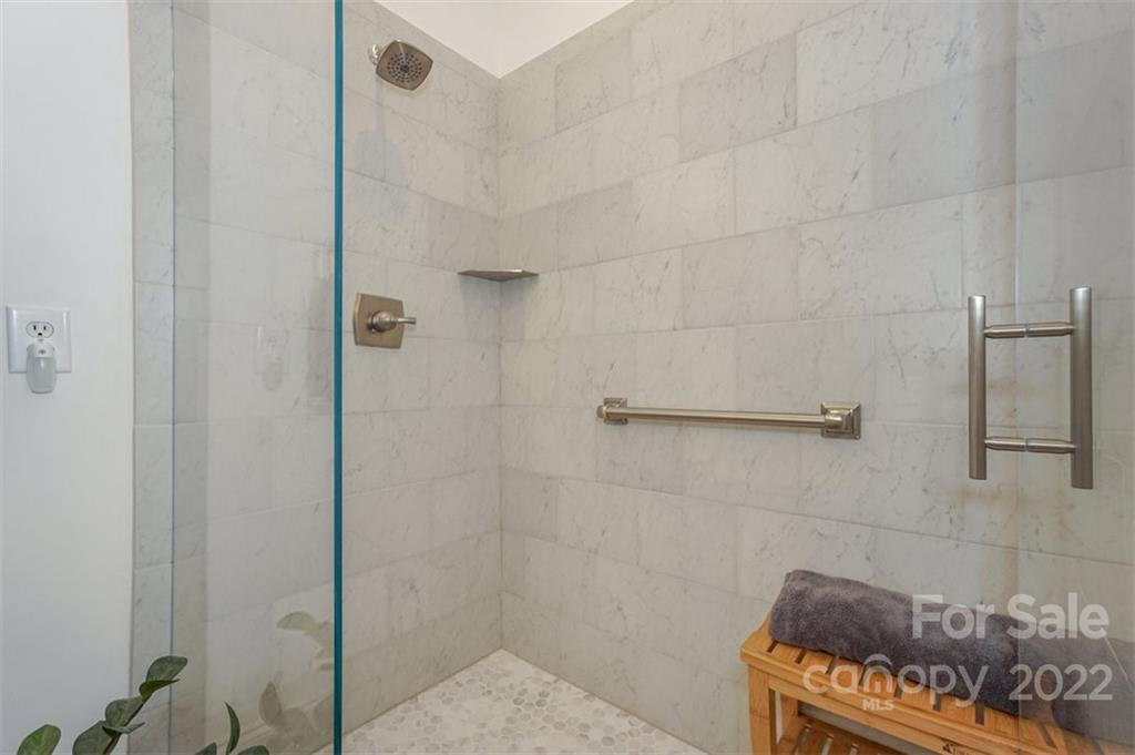 20025 North Cove Road Cornelius, NC 28031 - Photo 29 of 45 a bathroom with a bathtub