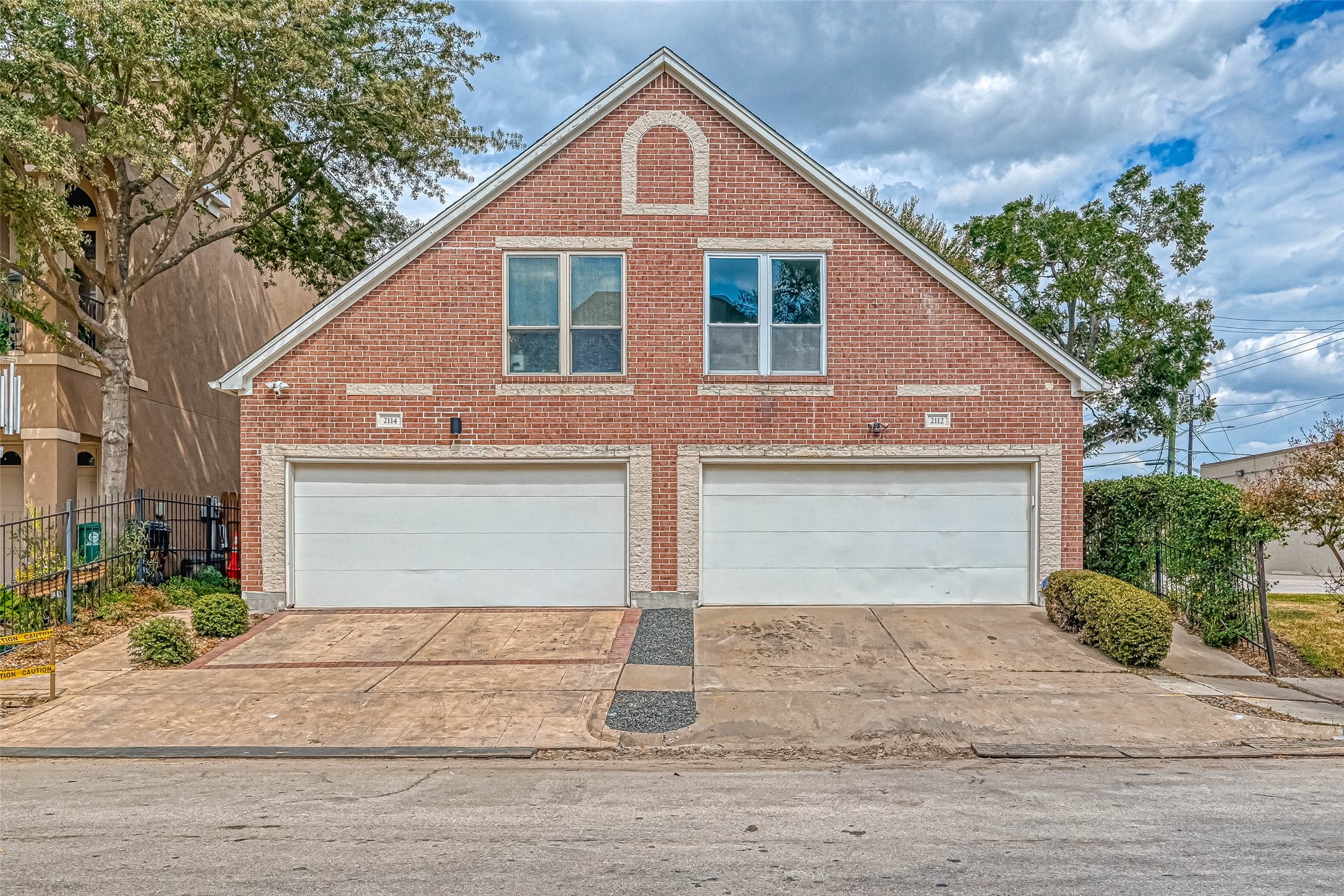 2112 Harold Street Houston, TX 77098 - Photo 15 of 16 Close proximity to shops, downtown, River Oaks shopping area, restaurants, and I-59.