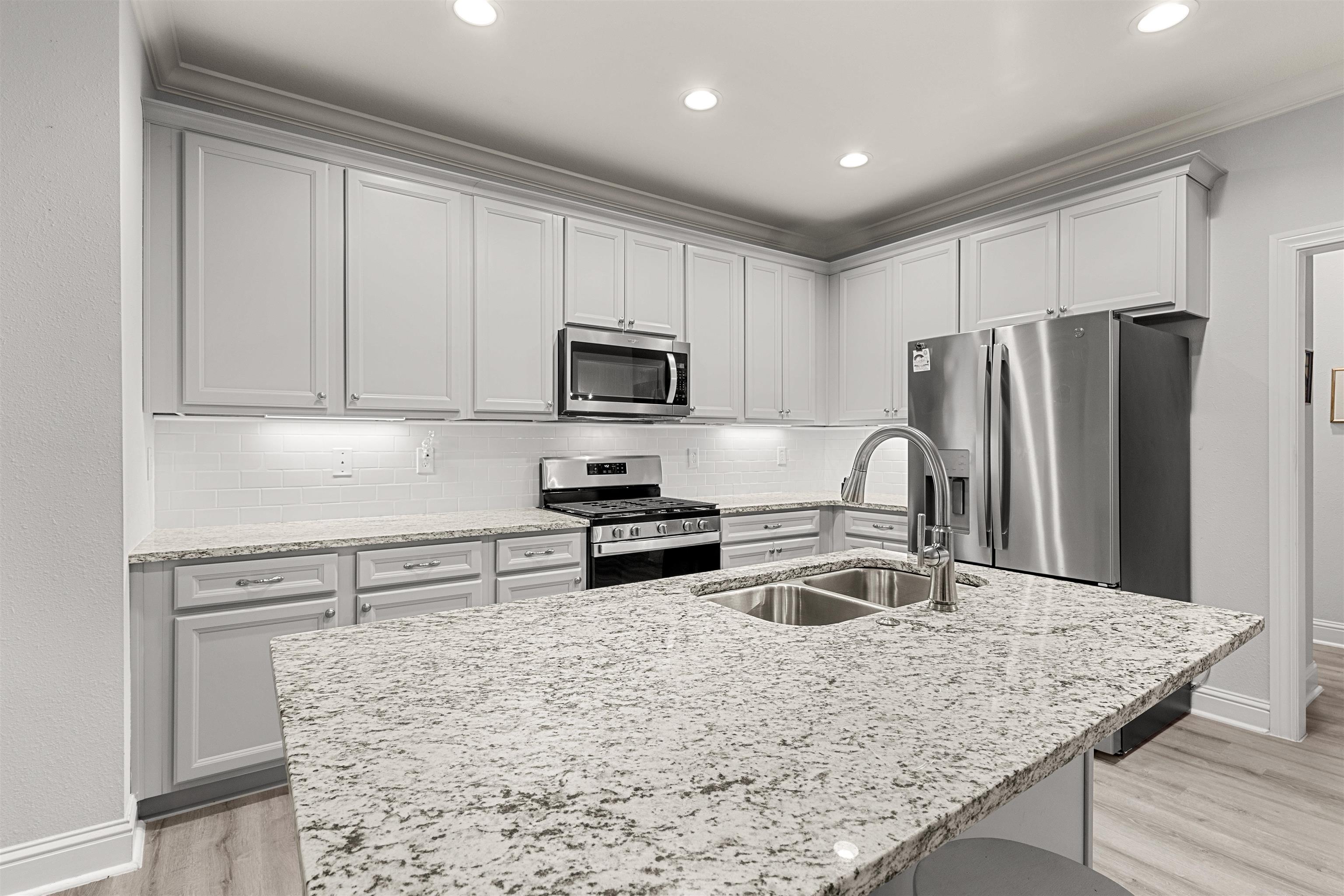 702 Holmes Avenue, Unit 702 Foley, AL 36535 - Photo 10 of 33 Kitchen