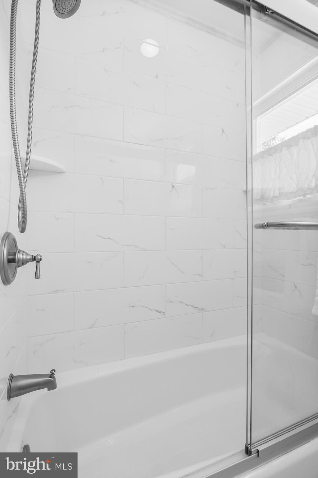 26 Hunter Drive Delran, NJ 08075 - Photo 20 of 36 Shower