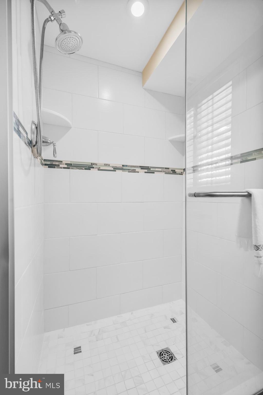 26 Hunter Drive Delran, NJ 08075 - Photo 29 of 36 Shower