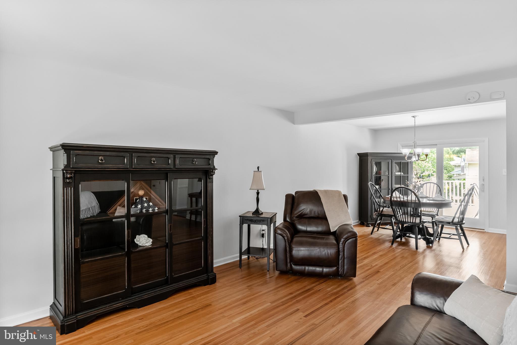 26 Hunter Drive Delran, NJ 08075 - Photo 7 of 36 Living Room