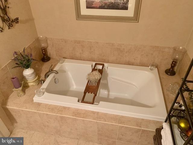 1630 Welsh Road, Unit 60G Philadelphia, PA 19115 - Photo 36 of 54 Hall Bath