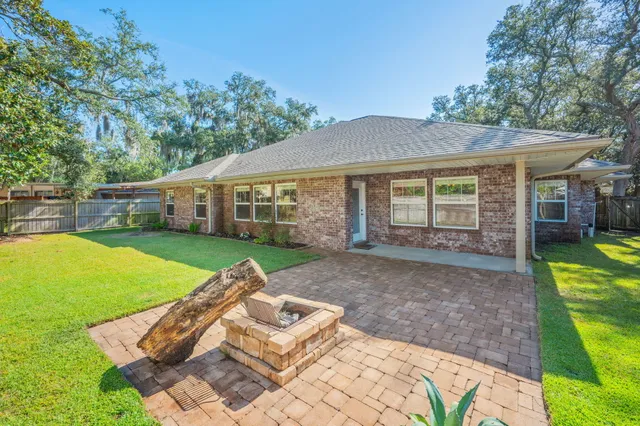 a view of a house with backyard porch and garden