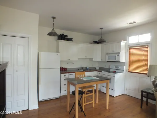 $1,760 | 710 Boundary Street, Unit 2D, Beaufort, SC 29902