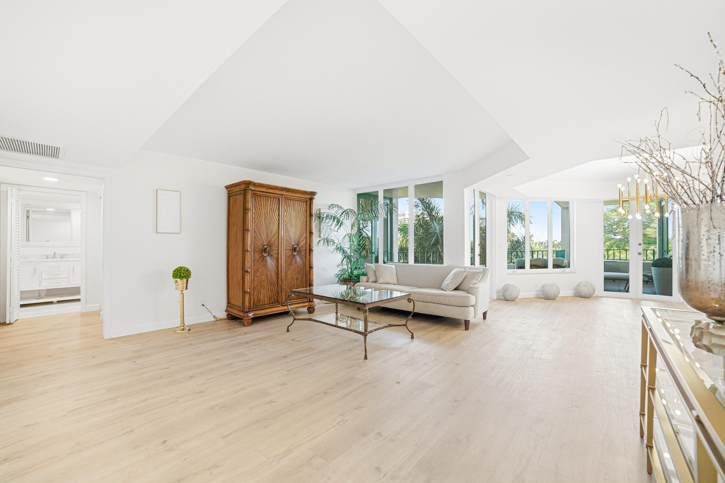 100 Southeast 5th Avenue Boca Raton, FL 33432 - Photo 11 of 51 Livingroom
