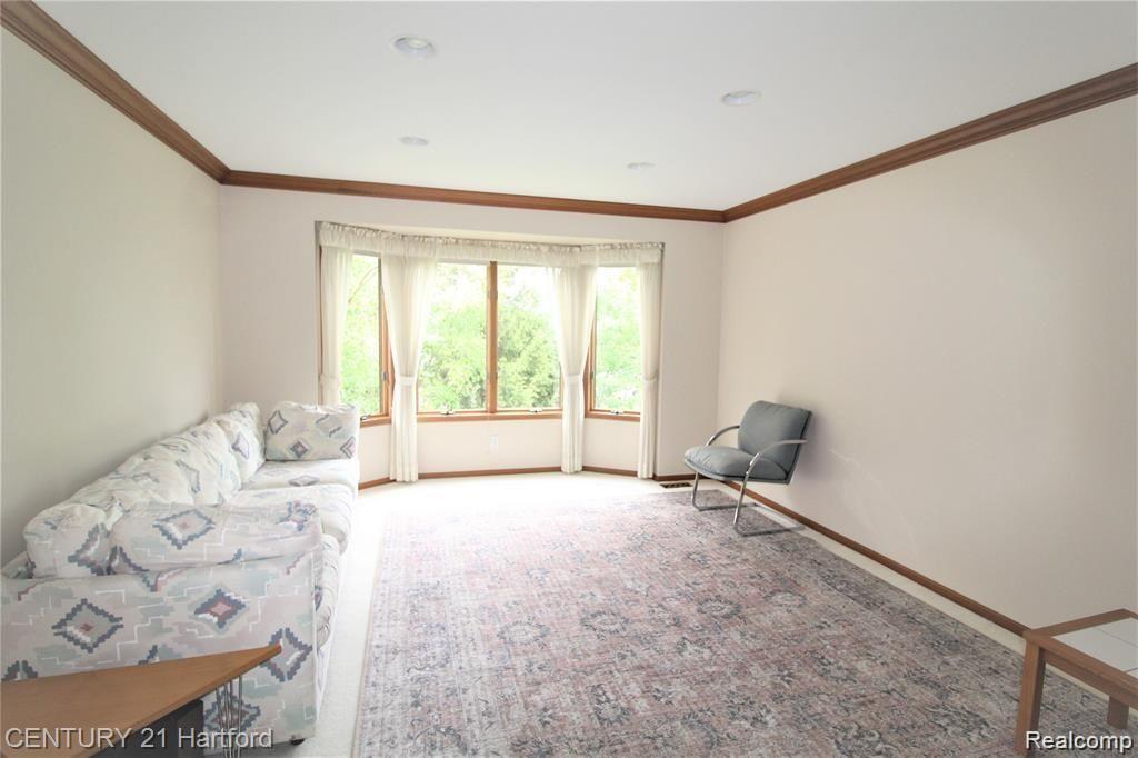 35629 Tall Pine Road Farmington, MI 48335 - Photo 4 of 27