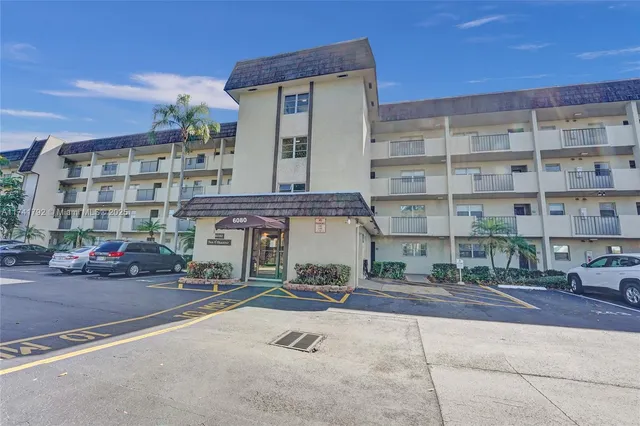 a building view with outdoor space