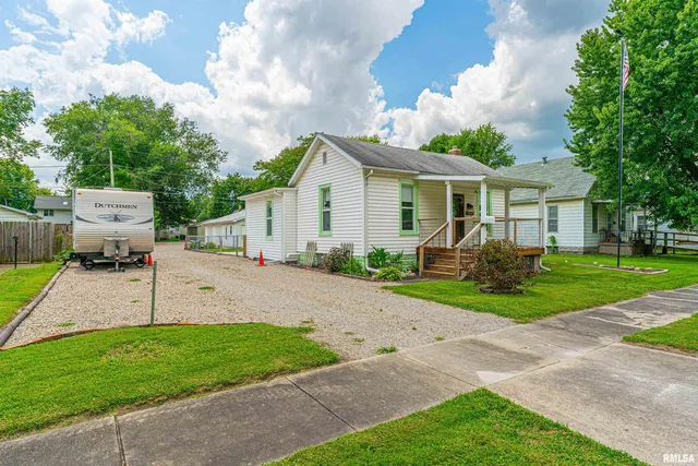 $164,000 | 1311 Broadway Street, Lincoln, IL 62656