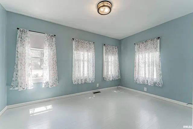 $164,000 | 1311 Broadway Street, Lincoln, IL 62656