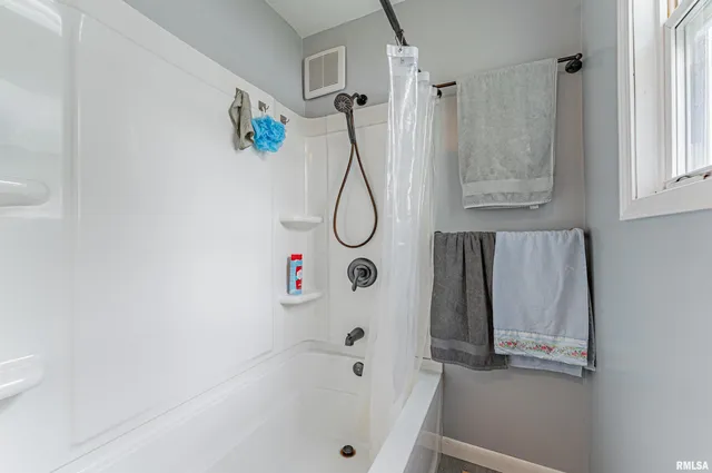 $164,000 | 1311 Broadway Street, Lincoln, IL 62656