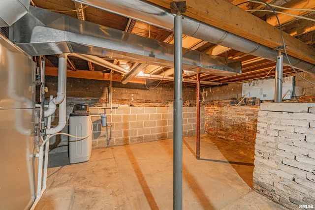 $164,000 | 1311 Broadway Street, Lincoln, IL 62656