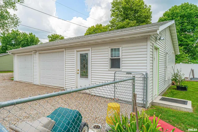 $164,000 | 1311 Broadway Street, Lincoln, IL 62656