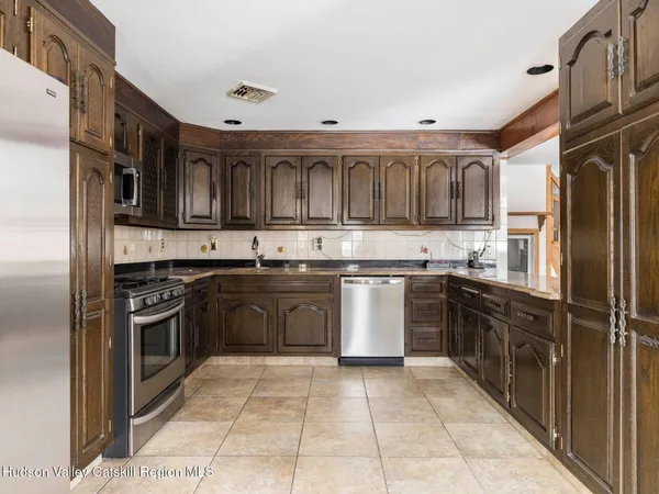 $715,000 | 463 Mckinstry Road, Gardiner, NY 12525