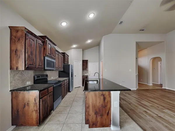 $2,199 | 1212 Ashley Drive, Weatherford, TX 76087