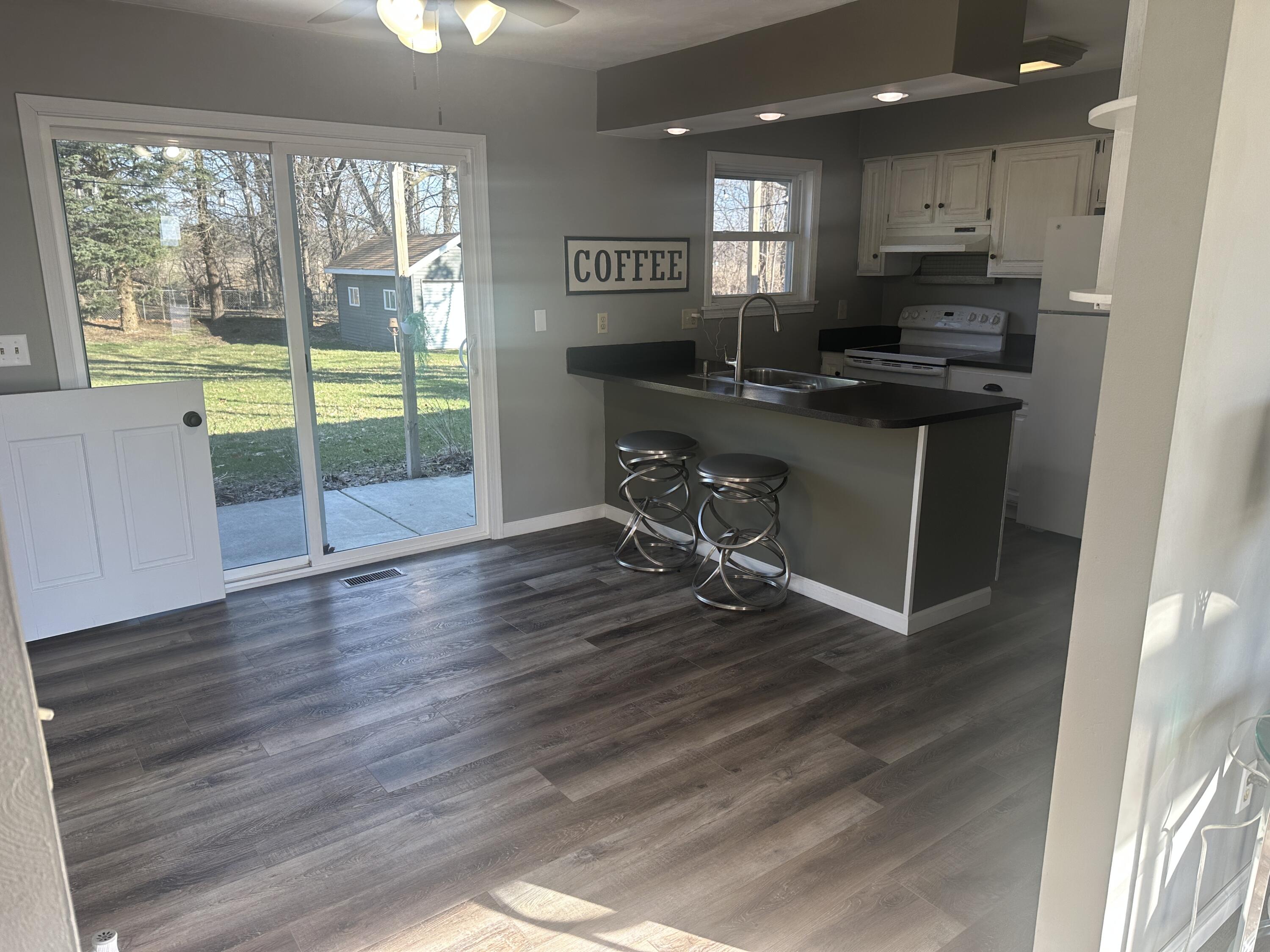 13540 Riverside Drive Constantine, MI 49042 - Photo 4 of 19 Dining