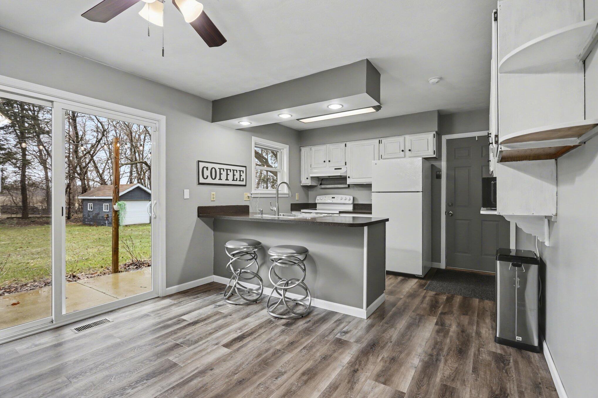 13540 Riverside Drive Constantine, MI 49042 - Photo 5 of 19 Dining/Kitchen