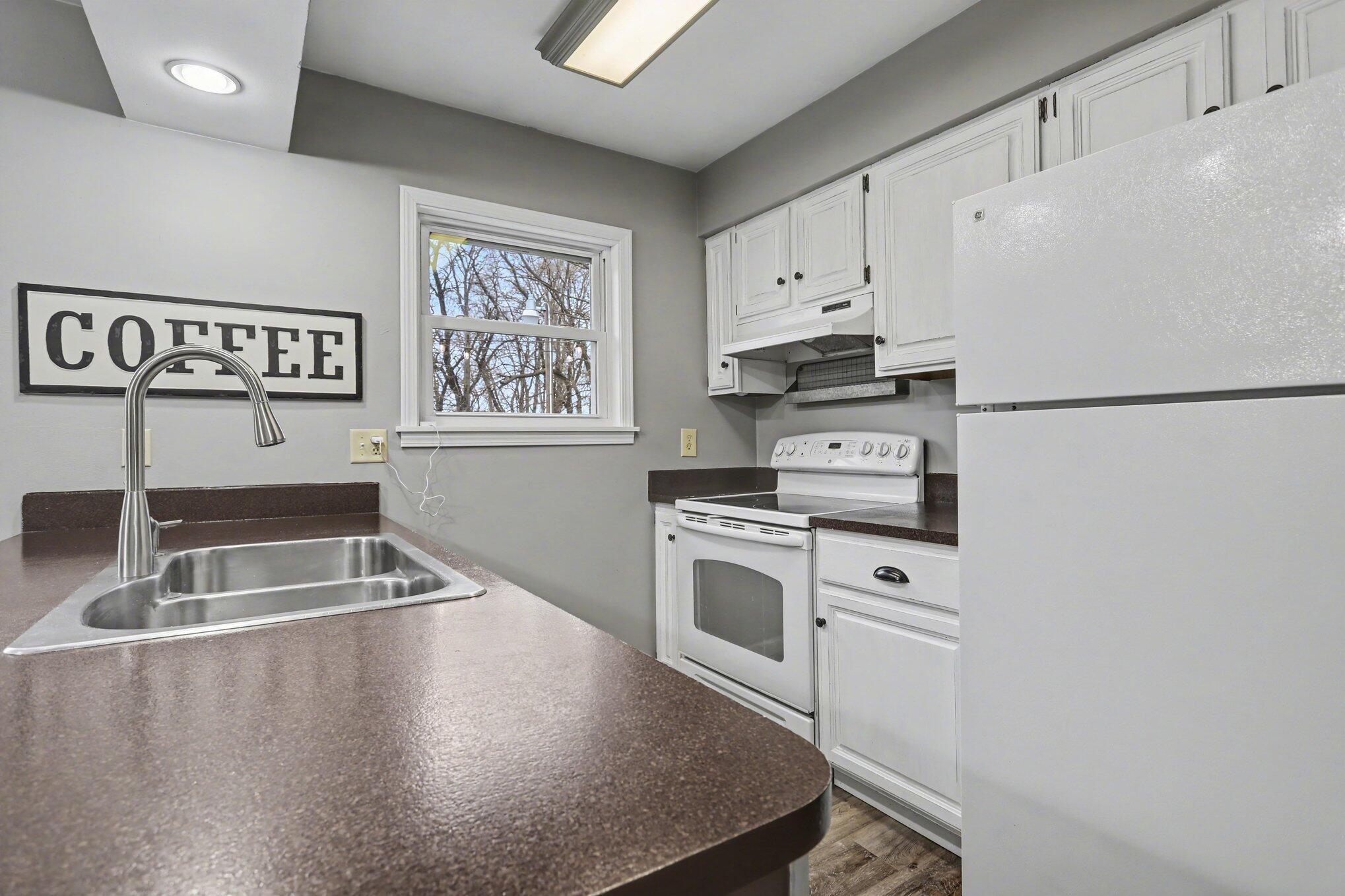 13540 Riverside Drive Constantine, MI 49042 - Photo 6 of 19 Kitchen