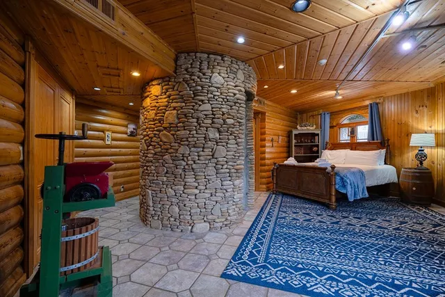 a view of a water fountain in front of house