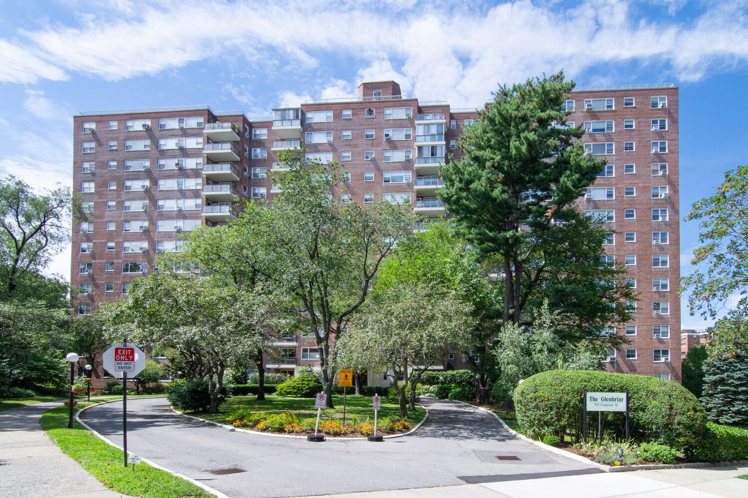750 Kappock Street, Unit 807 Bronx, NY 10463 - Photo 24 of 28 a front view of a building