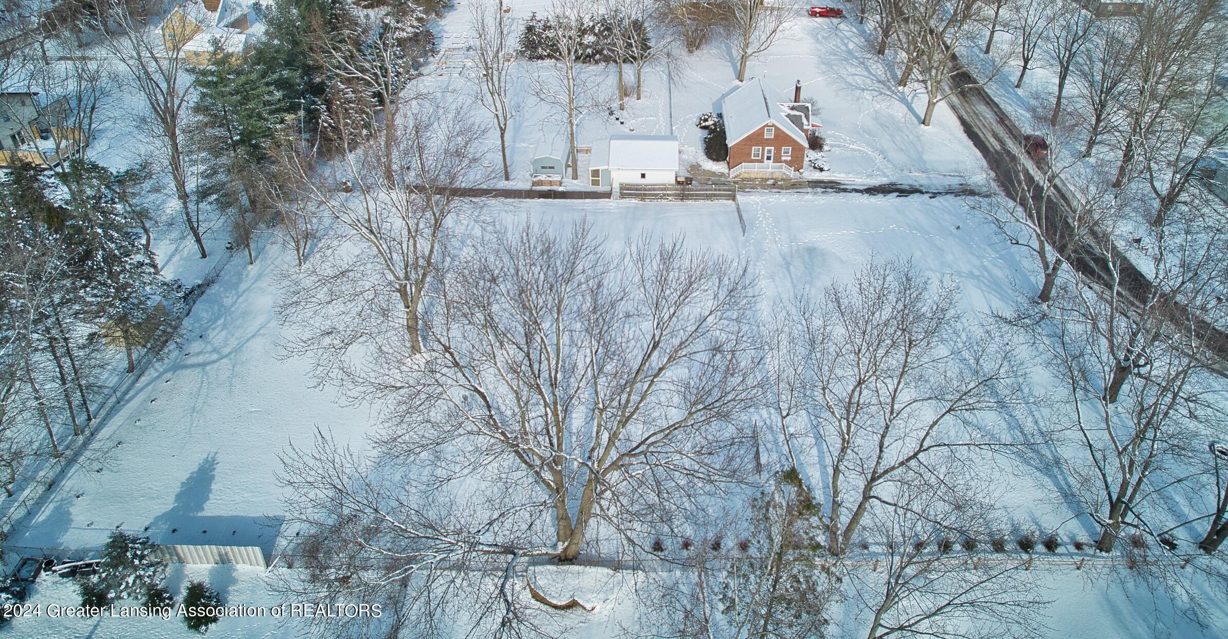 12087 West Greenfield Road Lansing, MI 48917 - Photo 1 of 8 Primary