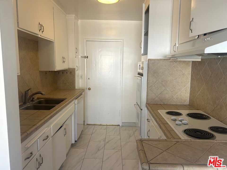 1440 Reeves Street, Unit 103 Los Angeles, CA 90035 - Photo 9 of 11