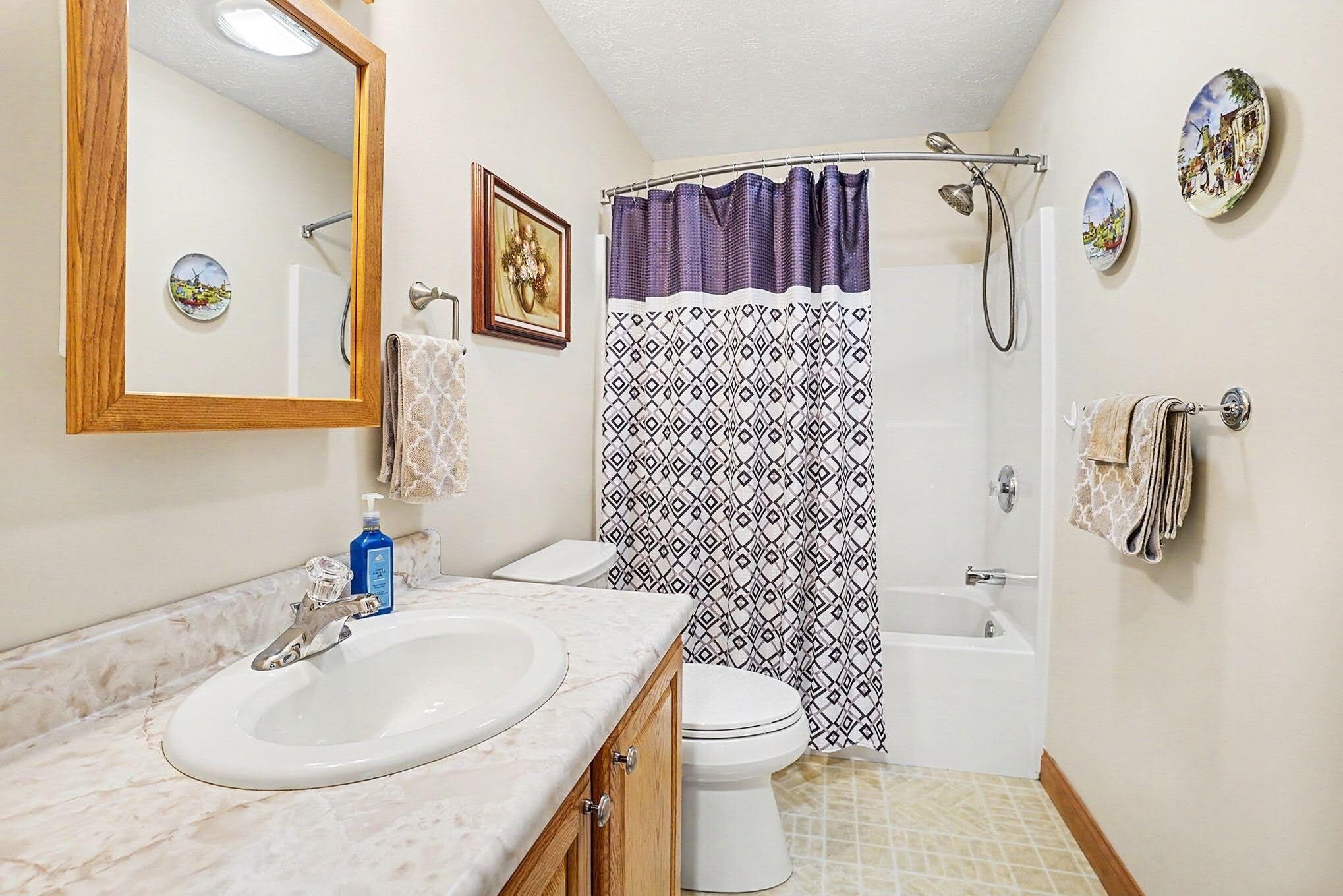 86640 60th Street Decatur, MI 49045 - Photo 29 of 60 UPPER BATHROOM