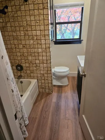 a bathroom with a bathtub and toilet