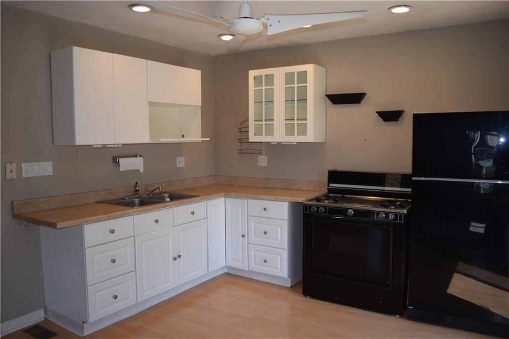 43 Herbst Road Coraopolis, PA 15108 - Photo 5 of 25
