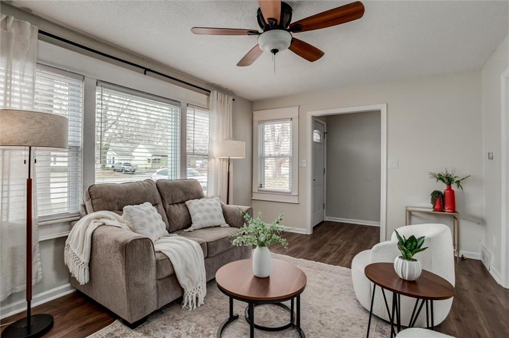 8119 Antioch Road Overland Park, KS 66204 - Photo 4 of 29