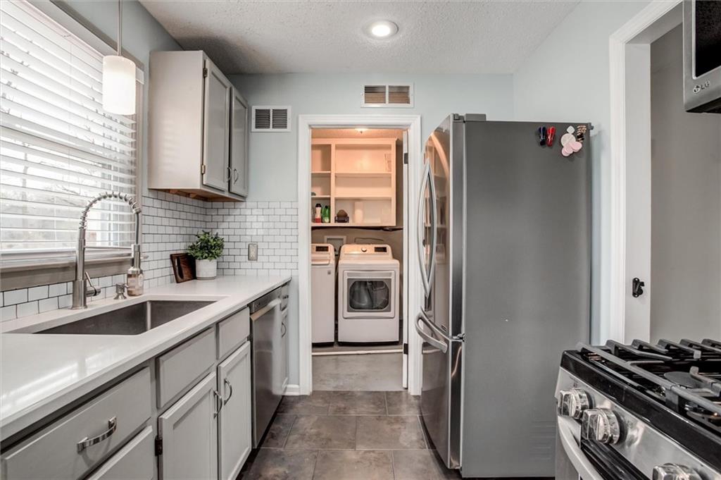 8119 Antioch Road Overland Park, KS 66204 - Photo 7 of 29