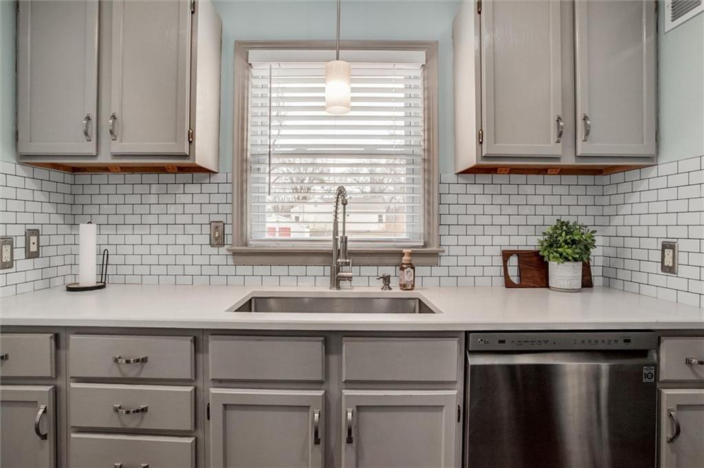 8119 Antioch Road Overland Park, KS 66204 - Photo 9 of 29