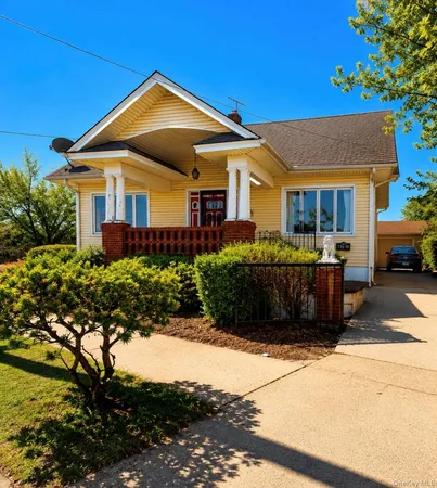 $1,200,000 | 135-10 Farmers Boulevard | St. Albans