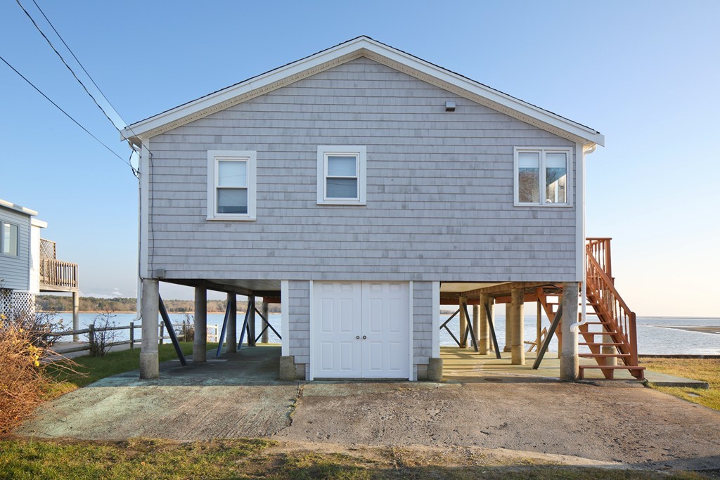 39 Beach Street Wareham, MA 02571 - Photo 6 of 24 a front view of a house