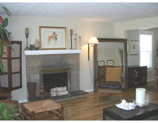 27 Roundtop Road Marlborough, MA 01752 - Photo 4 of 13 Gallery Image 4