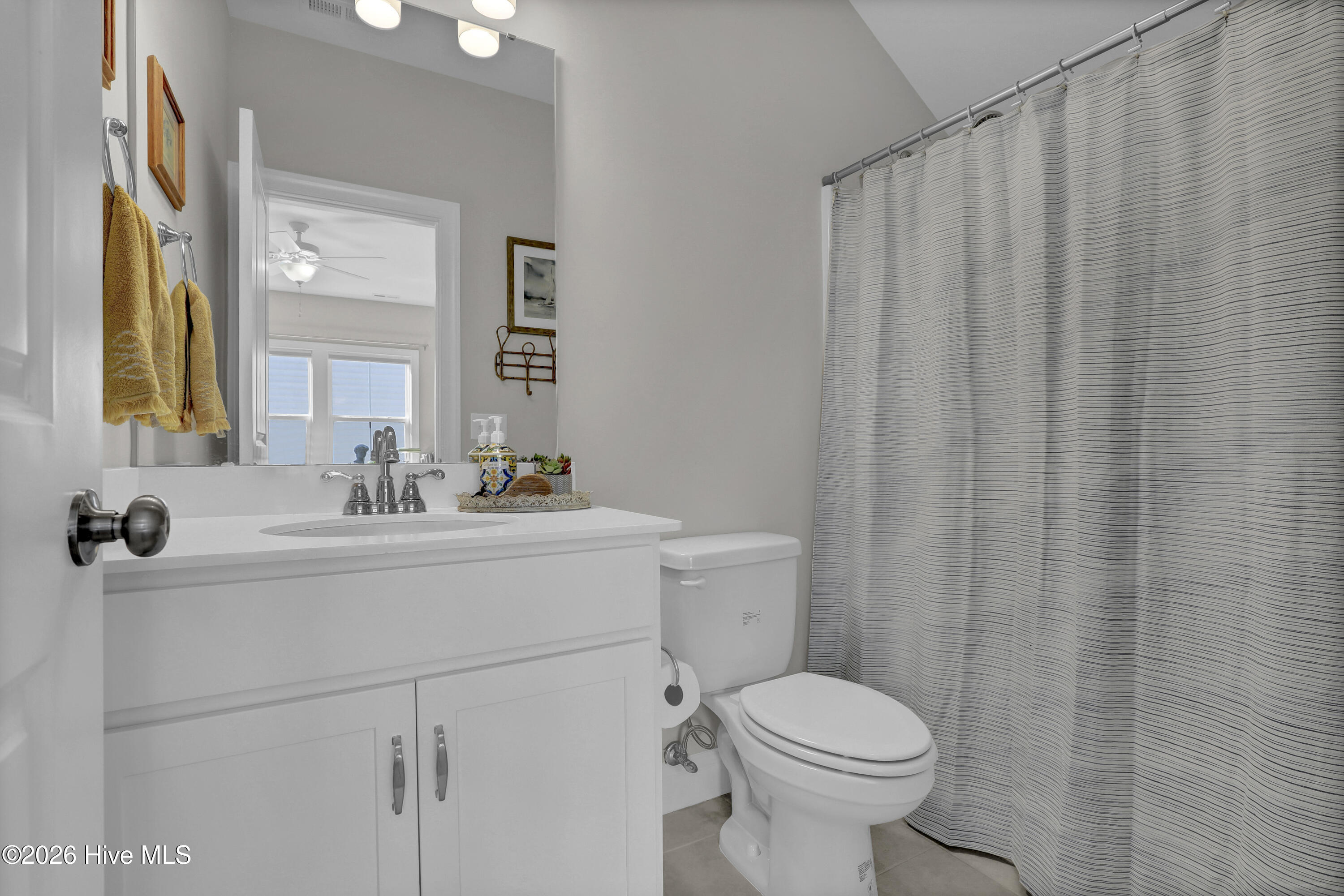 198 East Weatherbee Way Hampstead, NC 28443 - Photo 26 of 39 4th Bedroom Suite, Full Bath