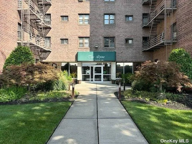 $179,900 | 204-15 Foothill Avenue, Unit B 42 | Holliswood