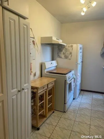 $179,900 | 204-15 Foothill Avenue, Unit B 42 | Holliswood