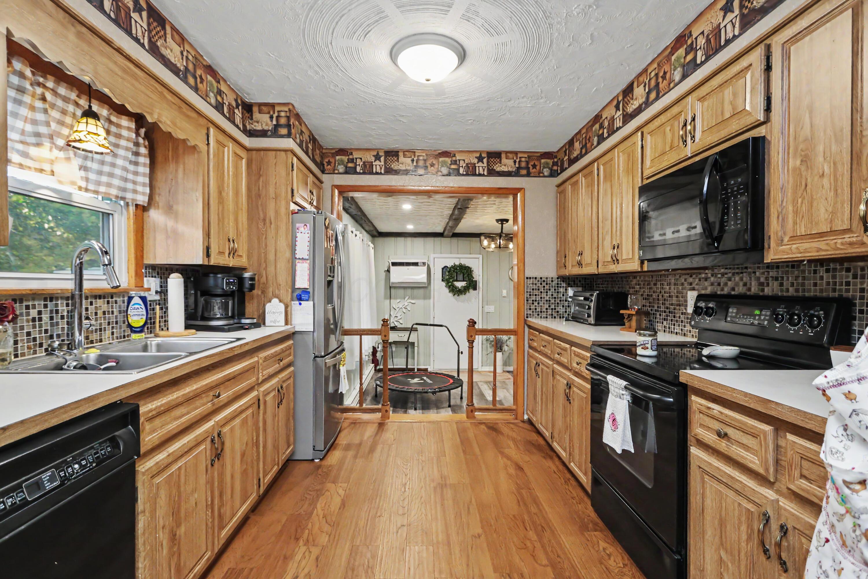 1812 Base Line Road West Plymouth, OH 44865 - Photo 8 of 43 2A5A9443